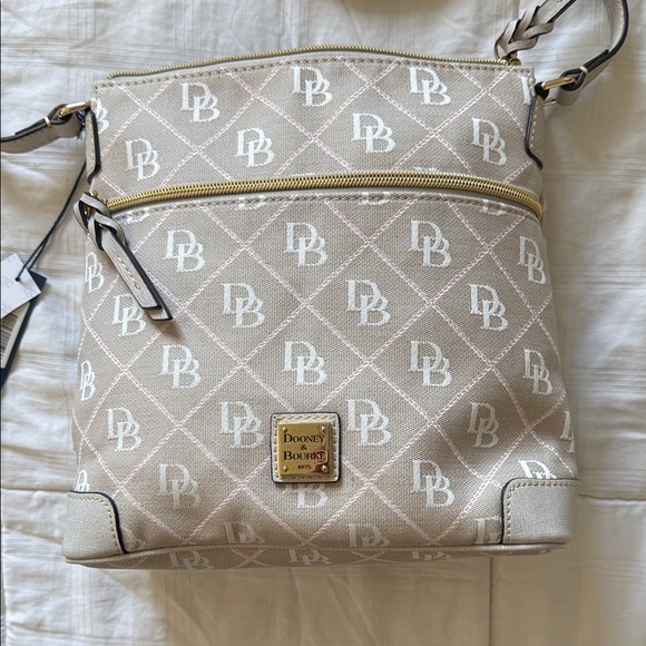 BRAND NEW! Dooney & Bourke Crossbody Bag - Picture 2 of 7